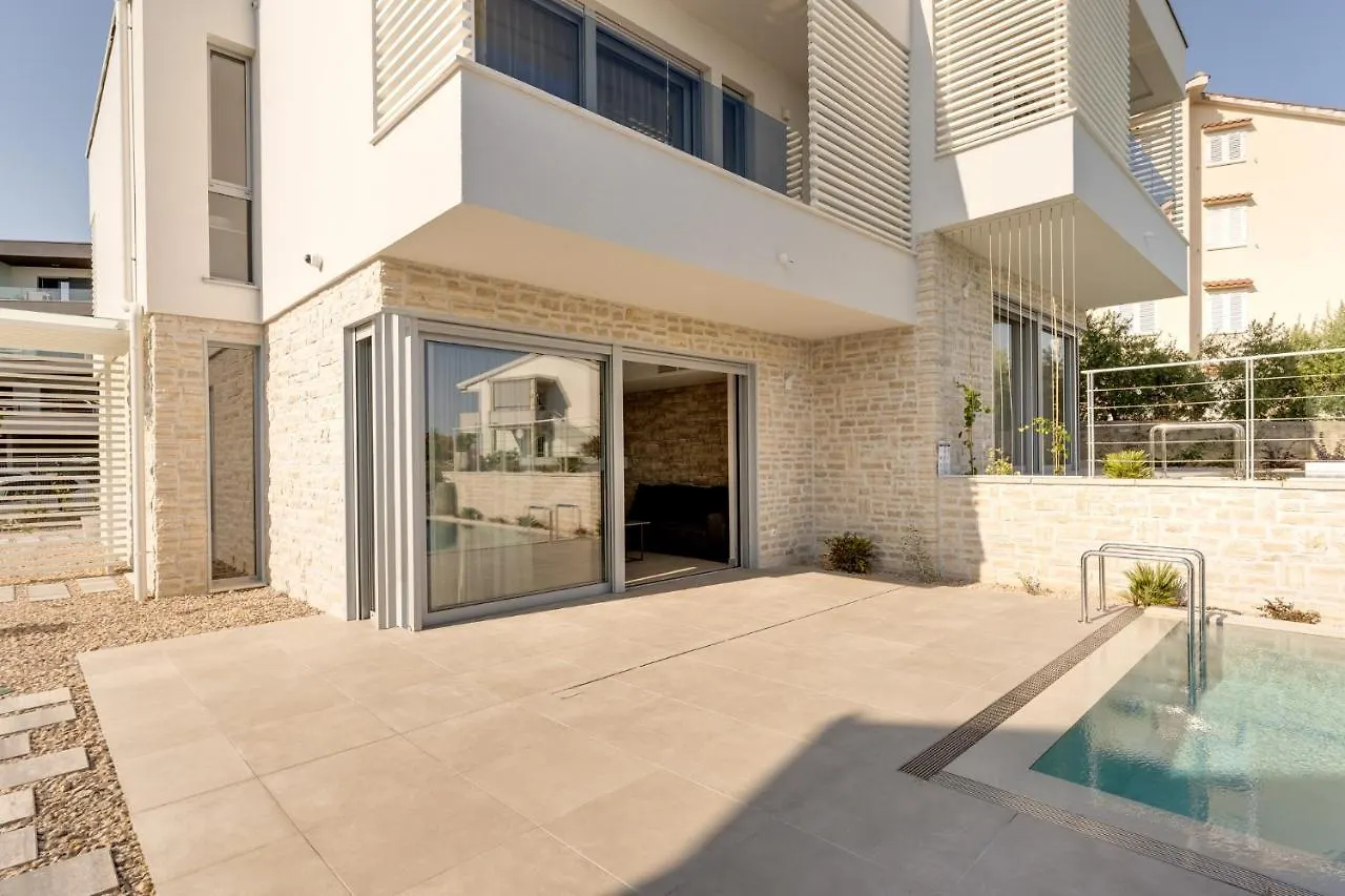 Luxury Semidetached Villa Smokva 1 - Near The Center And Sea - By Traveler Tourist Agency Krk 克尔克