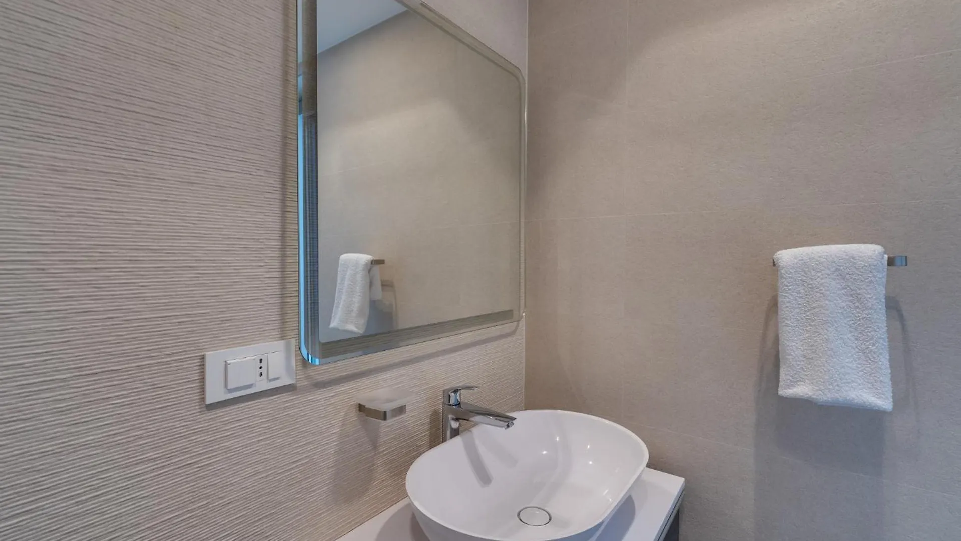 Luxury Semidetached Villa Smokva 1 - Near The Center And Sea - By Traveler Tourist Agency Krk 克尔克