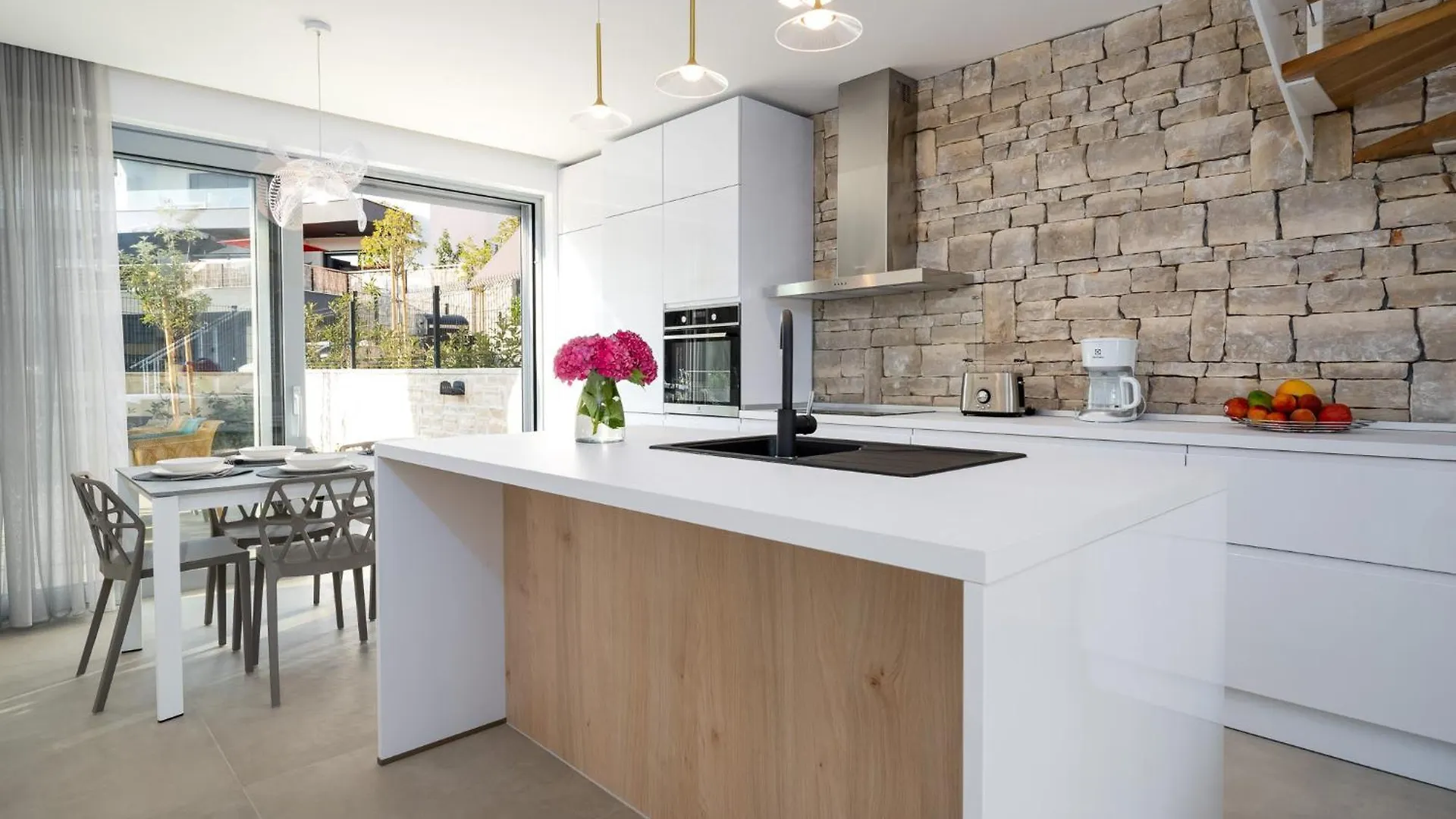 Luxury Semidetached Villa Smokva 1 - Near The Center And Sea - By Traveler Tourist Agency Krk 克尔克